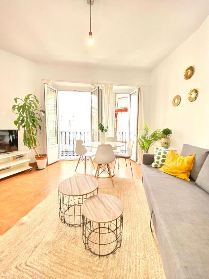 Appartement Comfortable Old Town, Parking Optional *